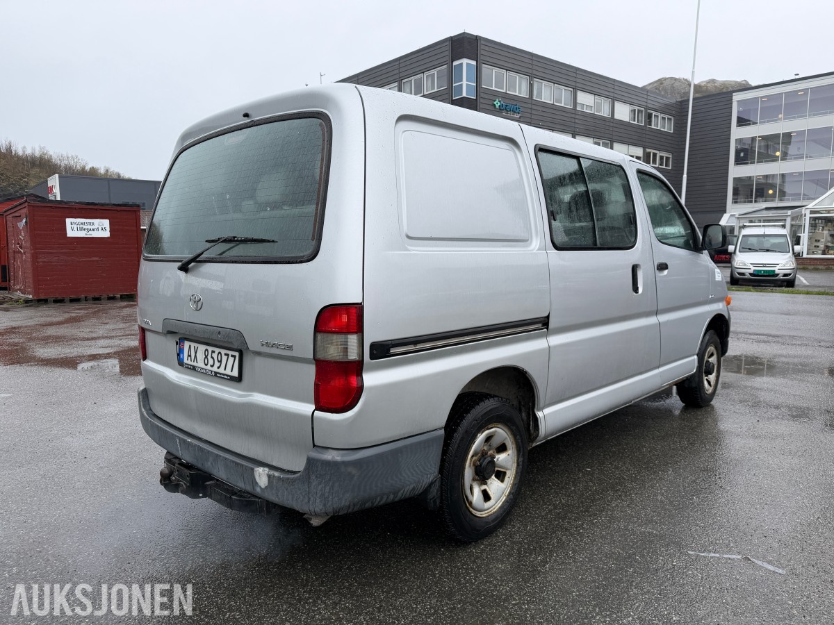 2004 Toyota HIACE 2.5-102 D 4WD