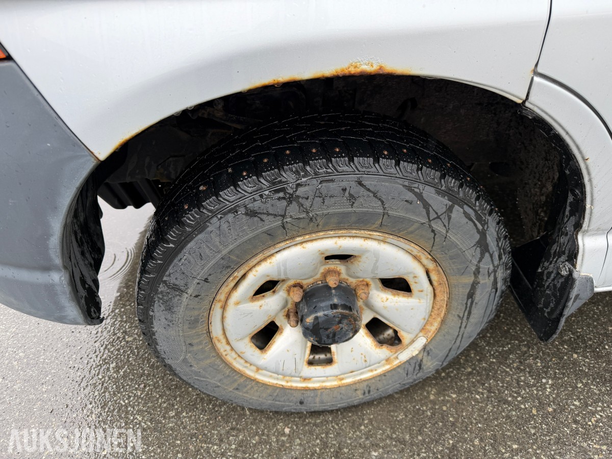 2004 Toyota HIACE 2.5-102 D 4WD