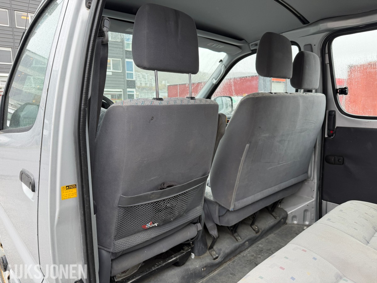2004 Toyota HIACE 2.5-102 D 4WD