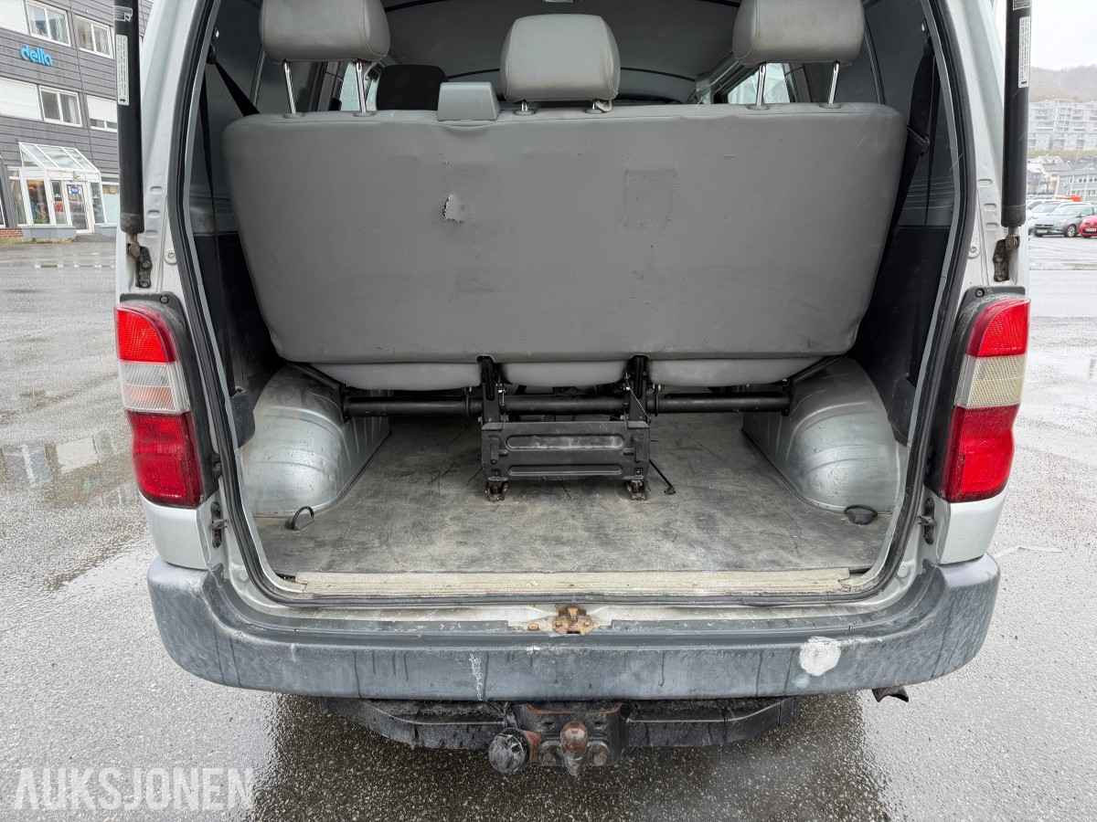 2004 Toyota HIACE 2.5-102 D 4WD
