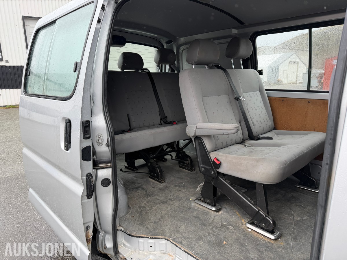 2004 Toyota HIACE 2.5-102 D 4WD