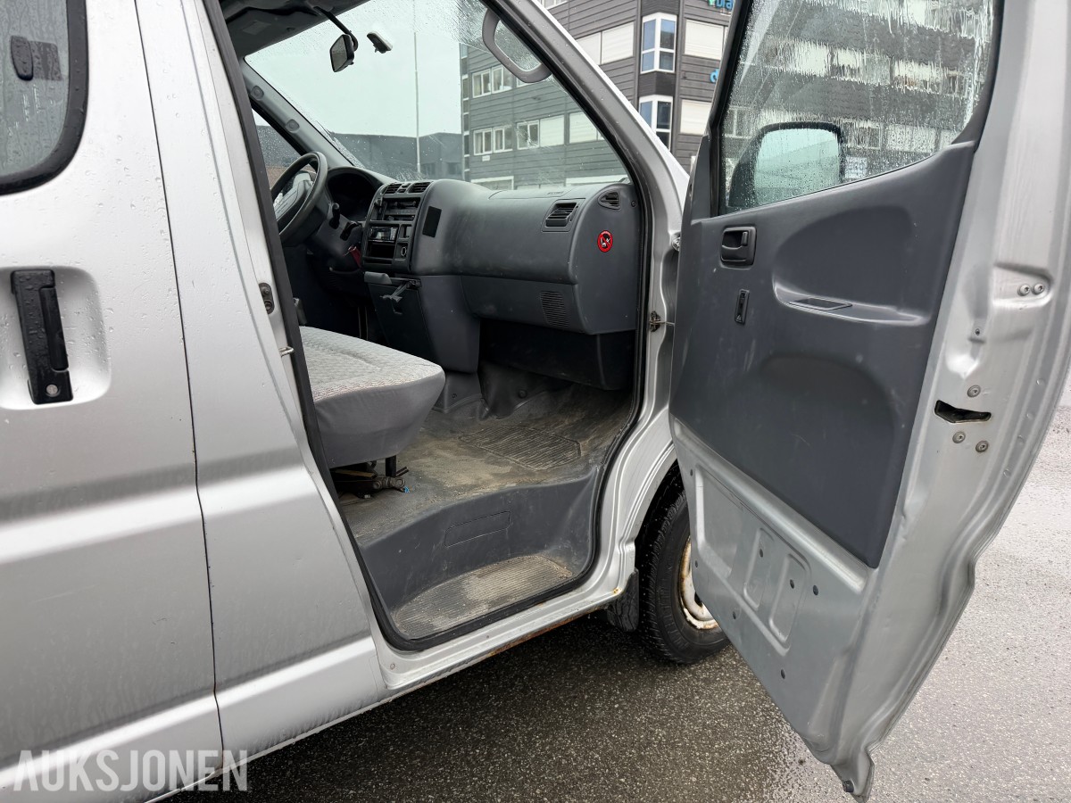 2004 Toyota HIACE 2.5-102 D 4WD