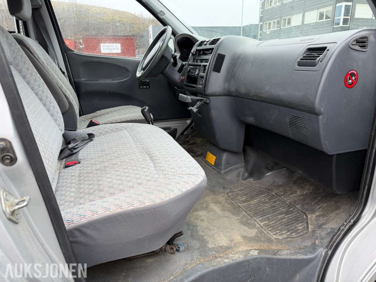 2004 Toyota HIACE 2.5-102 D 4WD