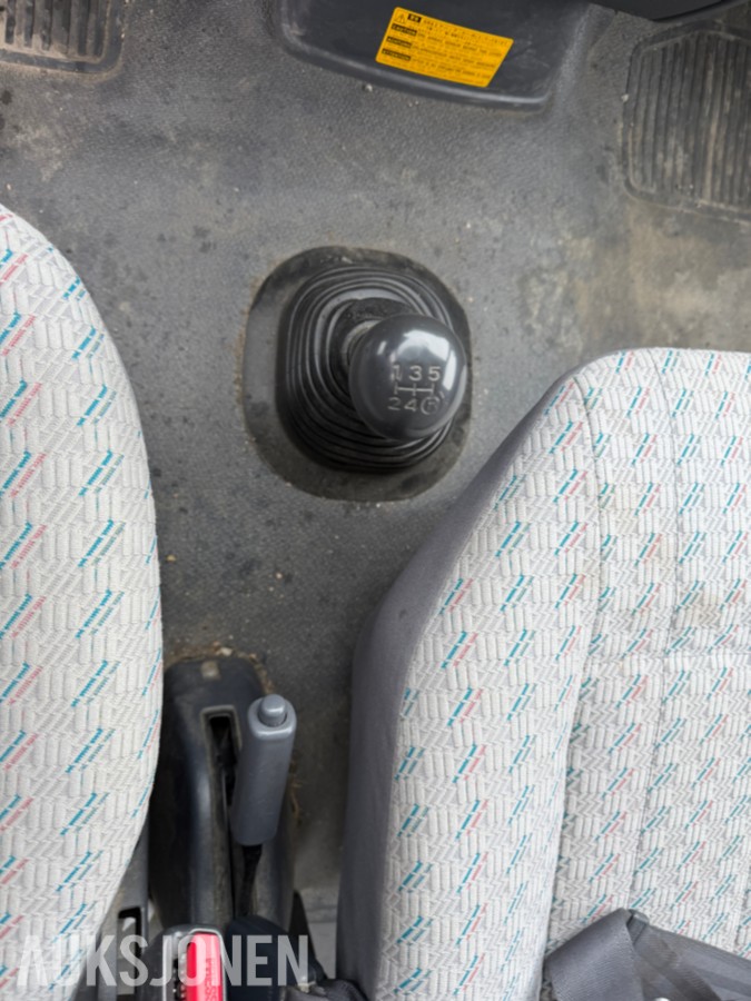2004 Toyota HIACE 2.5-102 D 4WD