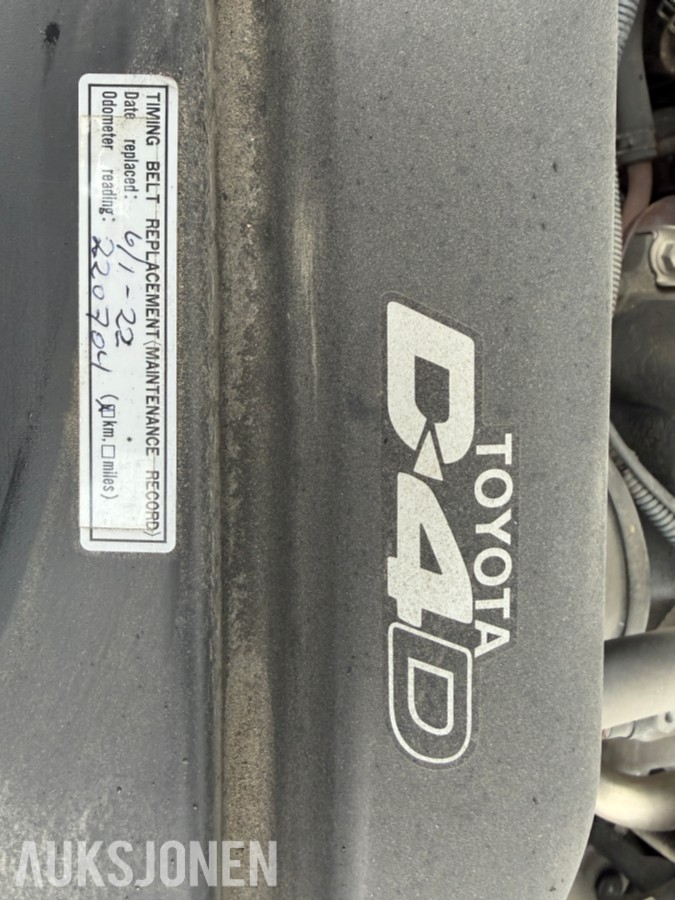 2004 Toyota HIACE 2.5-102 D 4WD