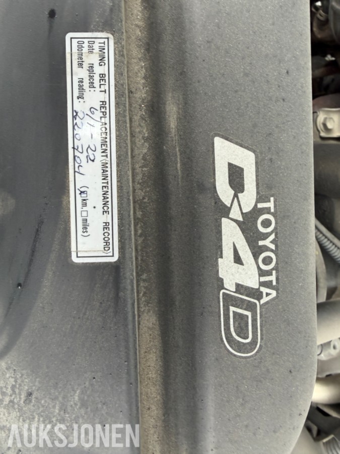 2004 Toyota HIACE 2.5-102 D 4WD