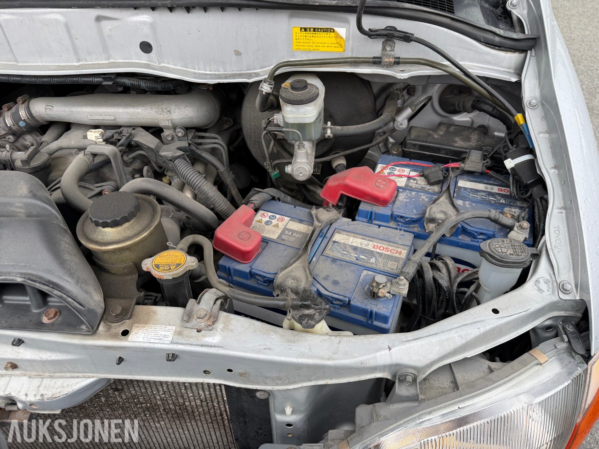 2004 Toyota HIACE 2.5-102 D 4WD