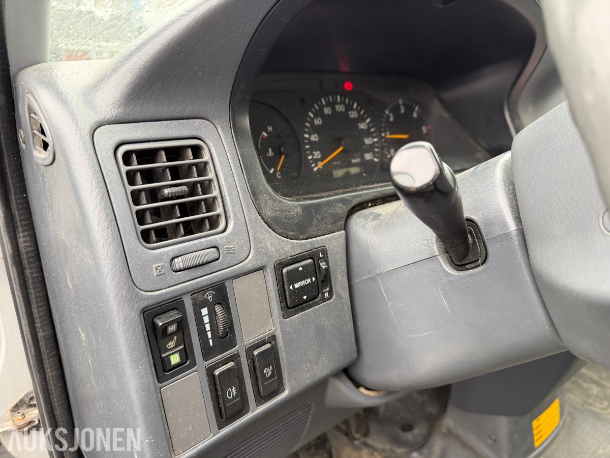 2004 Toyota HIACE 2.5-102 D 4WD