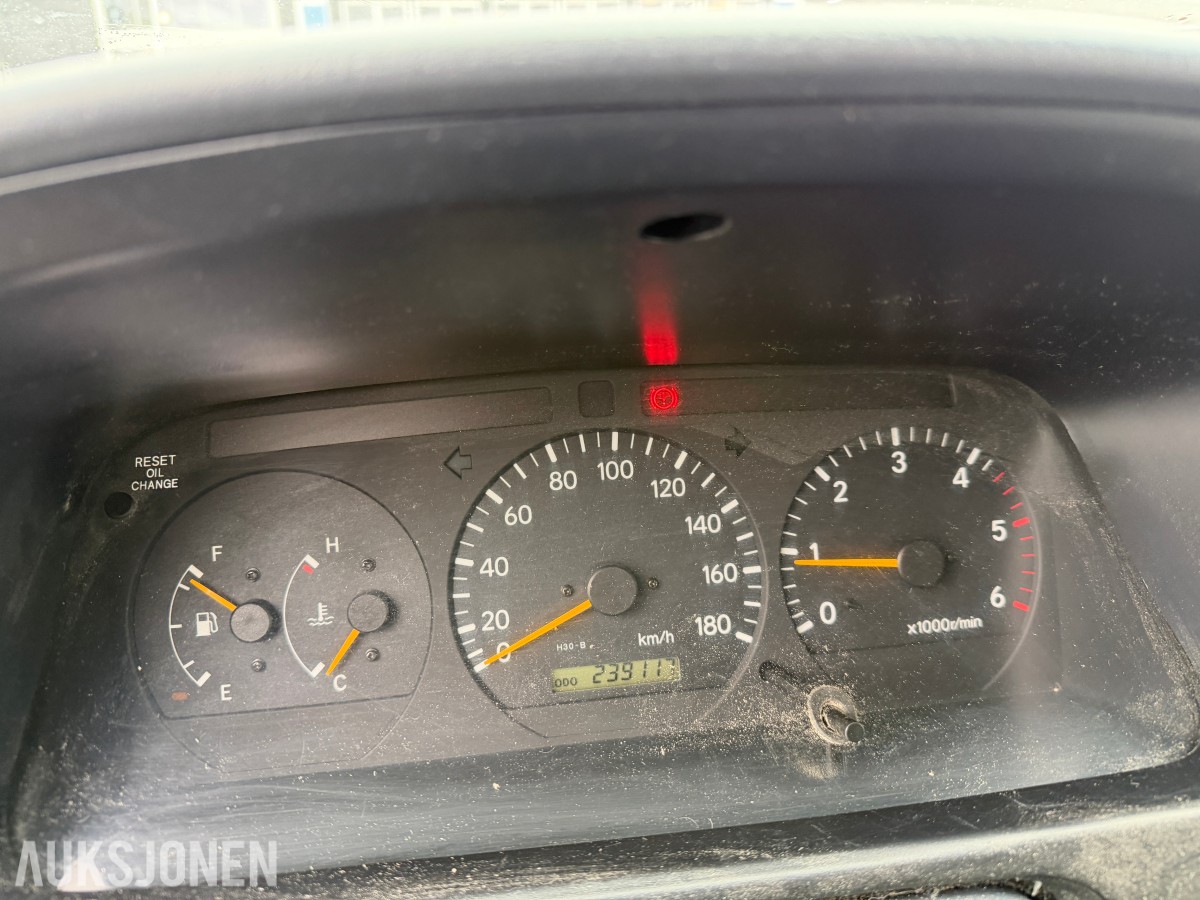 2004 Toyota HIACE 2.5-102 D 4WD