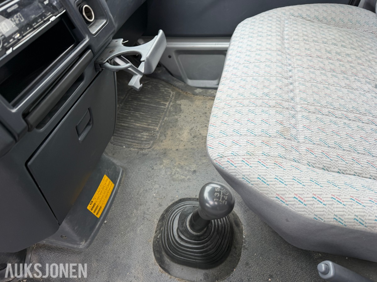 2004 Toyota HIACE 2.5-102 D 4WD