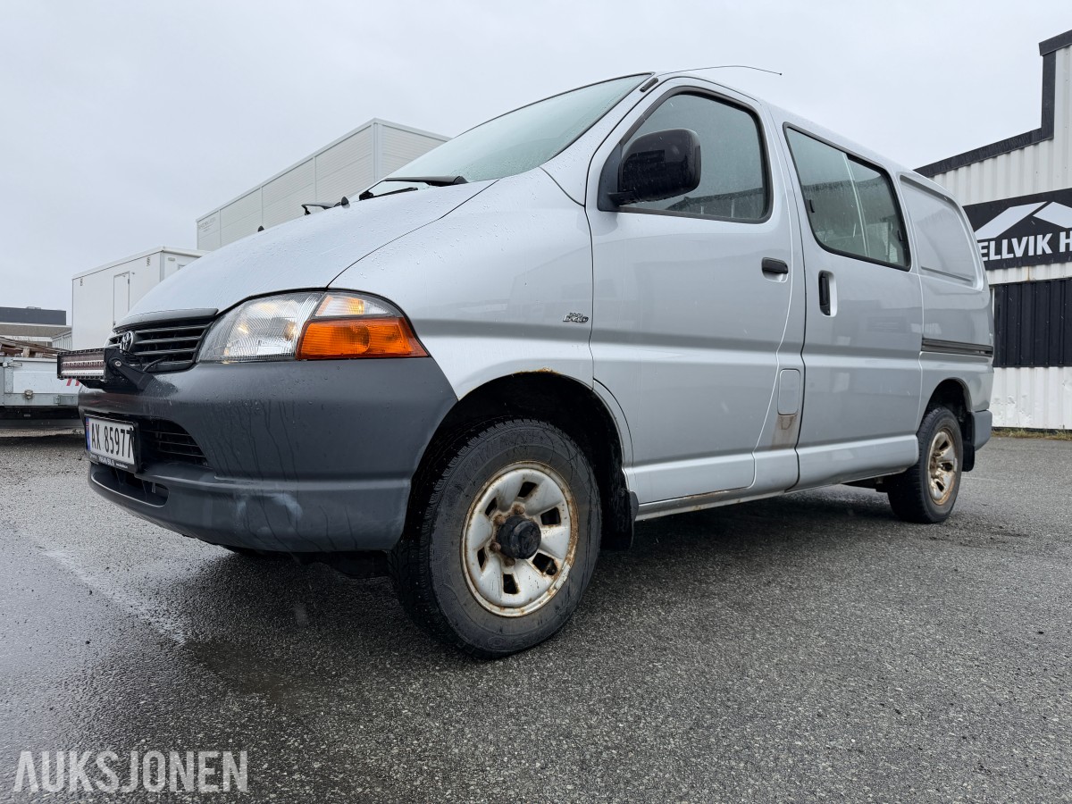 2004 Toyota HIACE 2.5-102 D 4WD