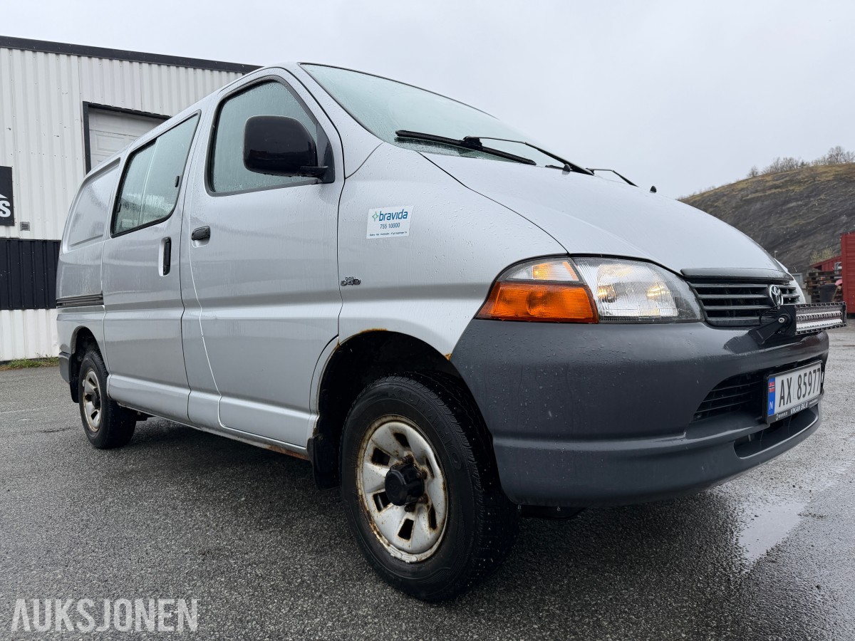 2004 Toyota HIACE 2.5-102 D 4WD