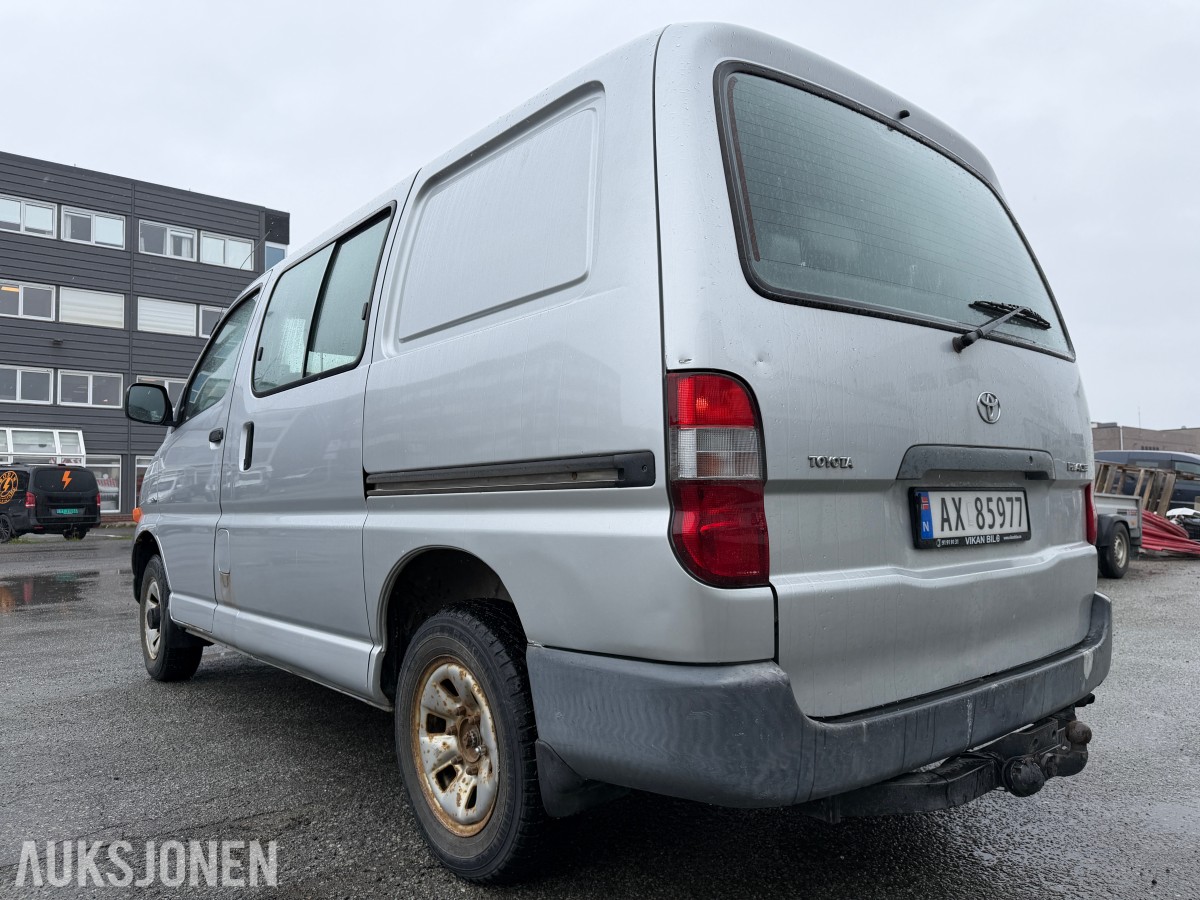 2004 Toyota HIACE 2.5-102 D 4WD