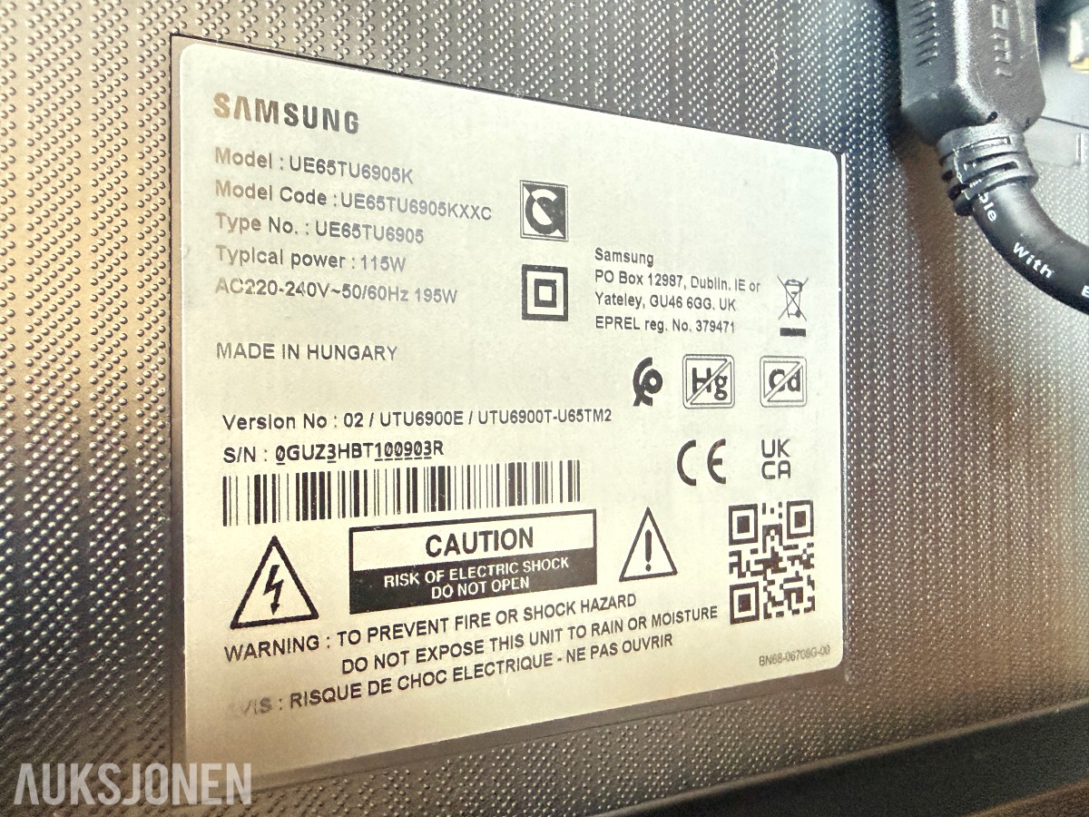 Samsung 65” TV med gulvstativ på hjul og fjernkontroll
