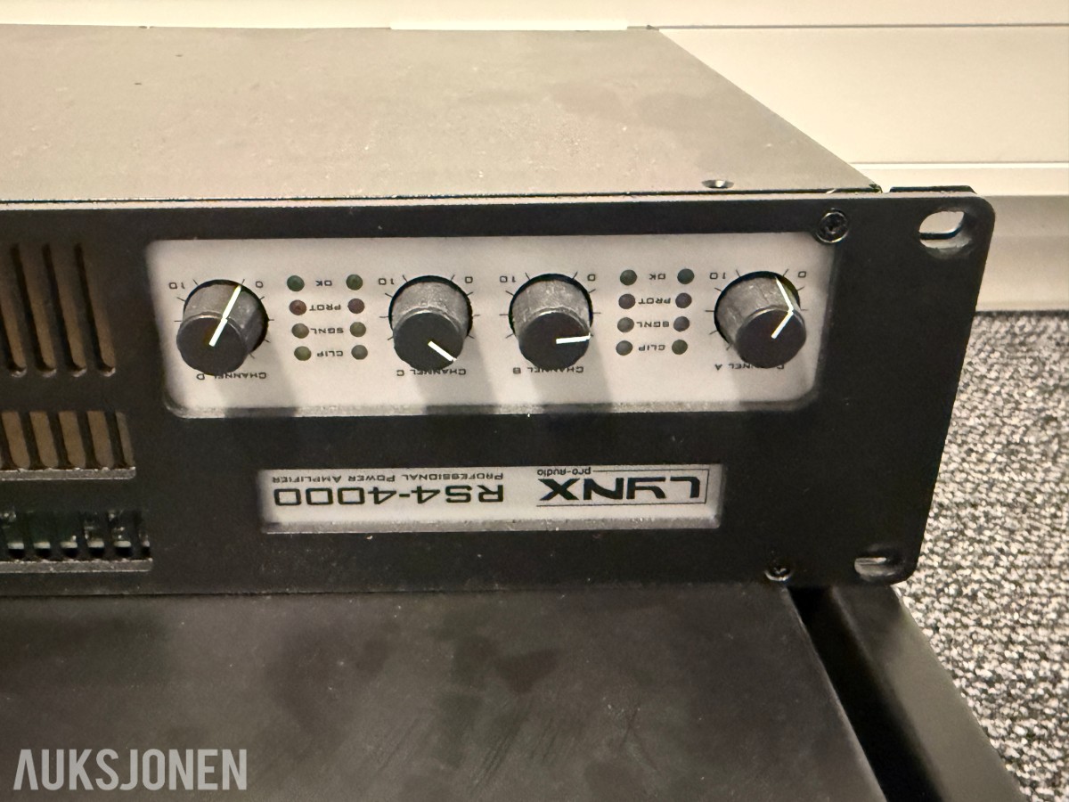 Lynx Pro Audio RS4-4000 4-kanals effektforsterker + rackskuff