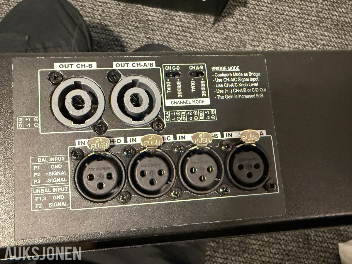 Lynx Pro Audio RS4-4000 4-kanals effektforsterker + rackskuff