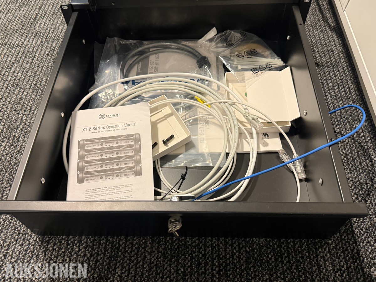 Lynx Pro Audio RS4-4000 4-kanals effektforsterker + rackskuff