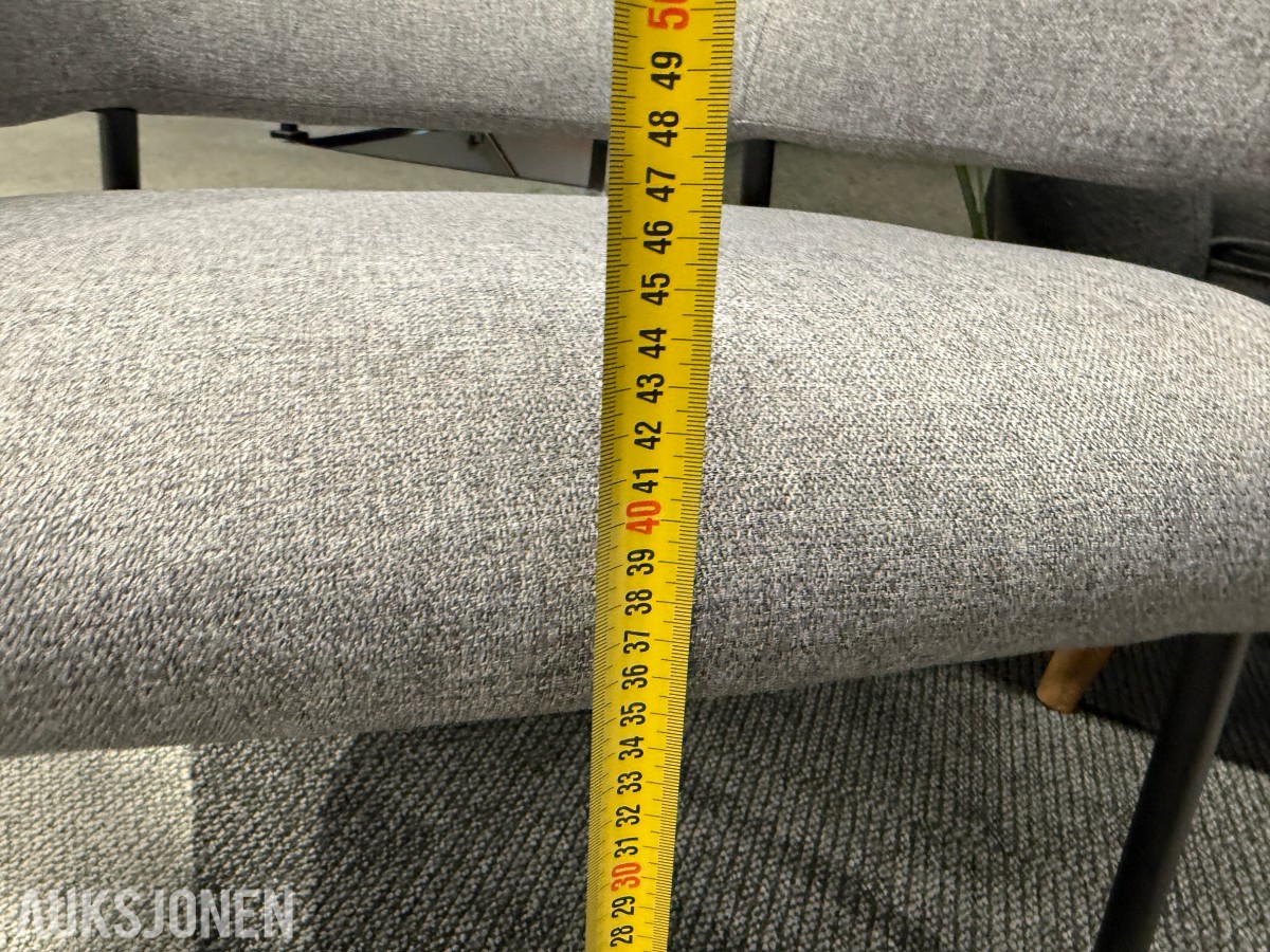 Sofagruppe med 3-seter og 2 lenestoler + klesstativ + planter