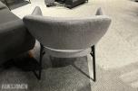 Sofagruppe med 3-seter og 2 lenestoler + klesstativ + planter