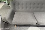 Sofagruppe med 3-seter og 2 lenestoler + klesstativ + planter