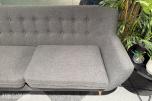 Sofagruppe med 3-seter og 2 lenestoler + klesstativ + planter