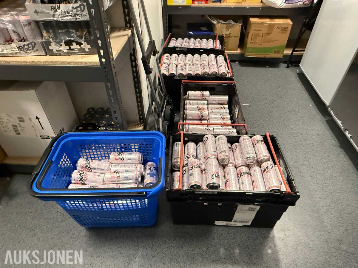 Stort Parti med Battery energidrikk, brus, godteri og engangsartikler