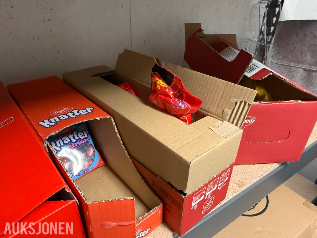 Stort Parti med Battery energidrikk, brus, godteri og engangsartikler