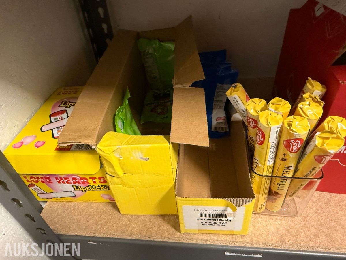 Stort Parti med Battery energidrikk, brus, godteri og engangsartikler