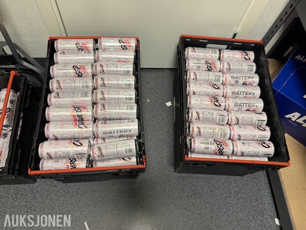 Stort Parti med Battery energidrikk, brus, godteri og engangsartikler