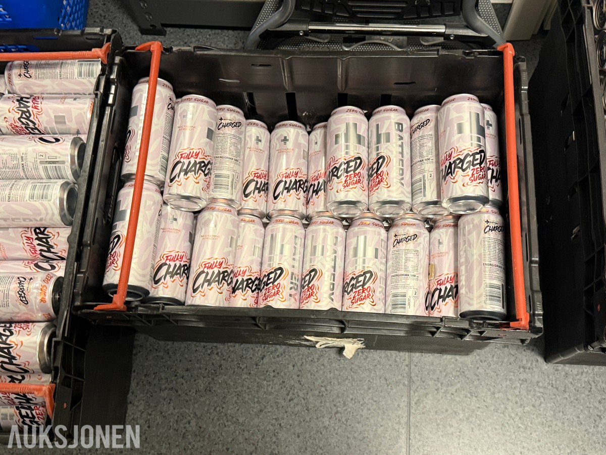 Stort Parti med Battery energidrikk, brus, godteri og engangsartikler