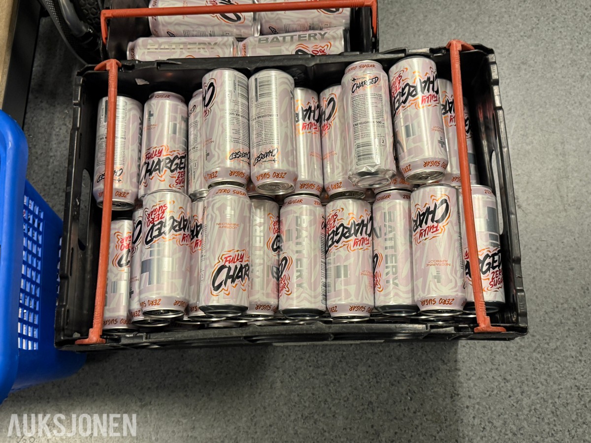 Stort Parti med Battery energidrikk, brus, godteri og engangsartikler