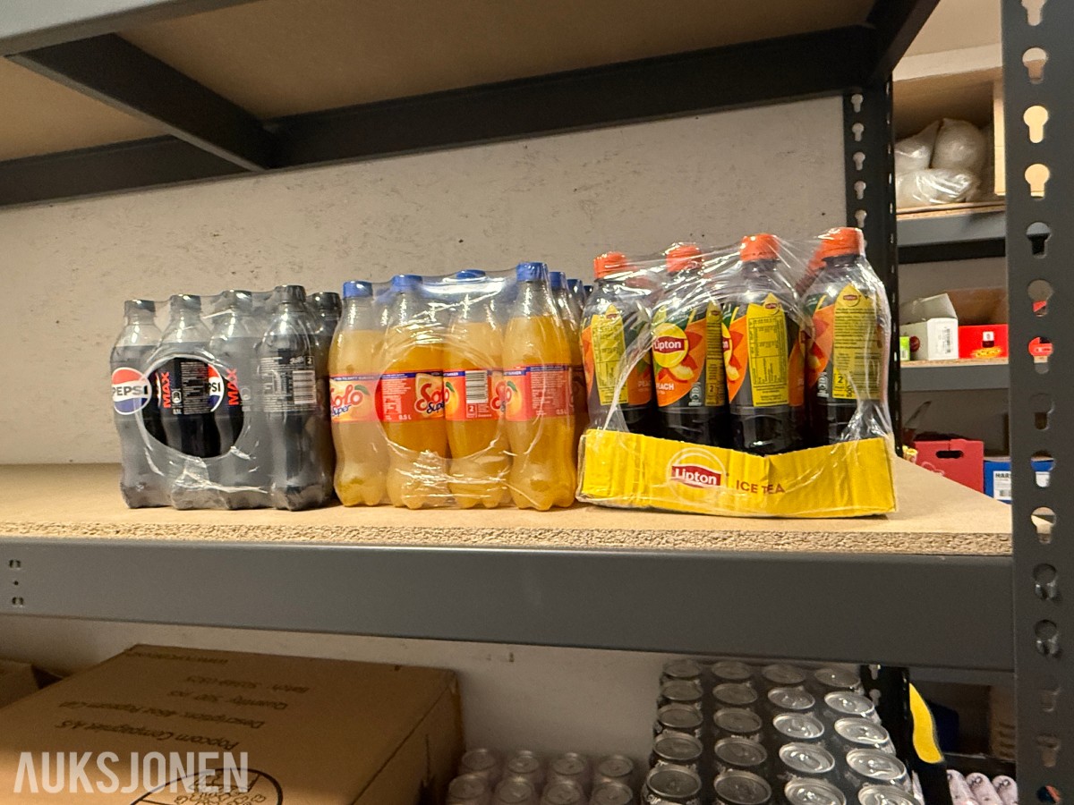 Stort Parti med Battery energidrikk, brus, godteri og engangsartikler