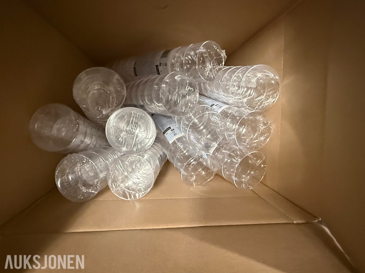 Stort Parti med Battery energidrikk, brus, godteri og engangsartikler