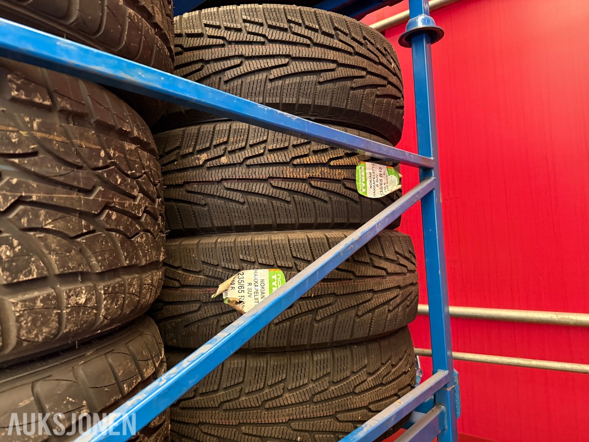 Lager av bildekk selges – selges samlet