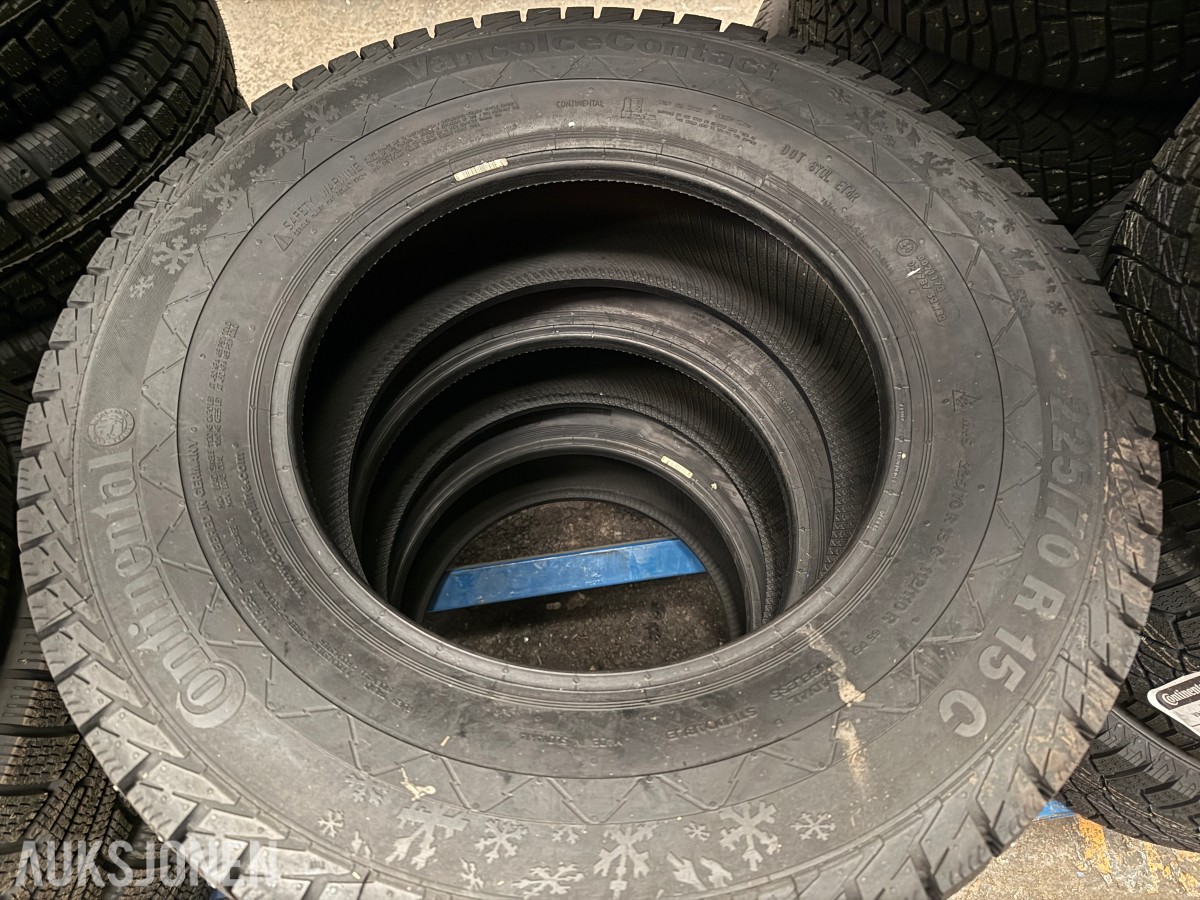 Lager av bildekk – selges samlet