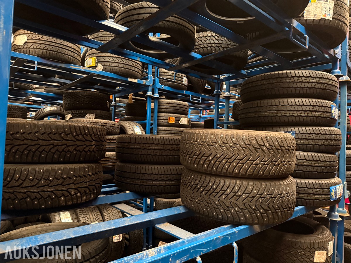 Lager av bildekk – selges samlet