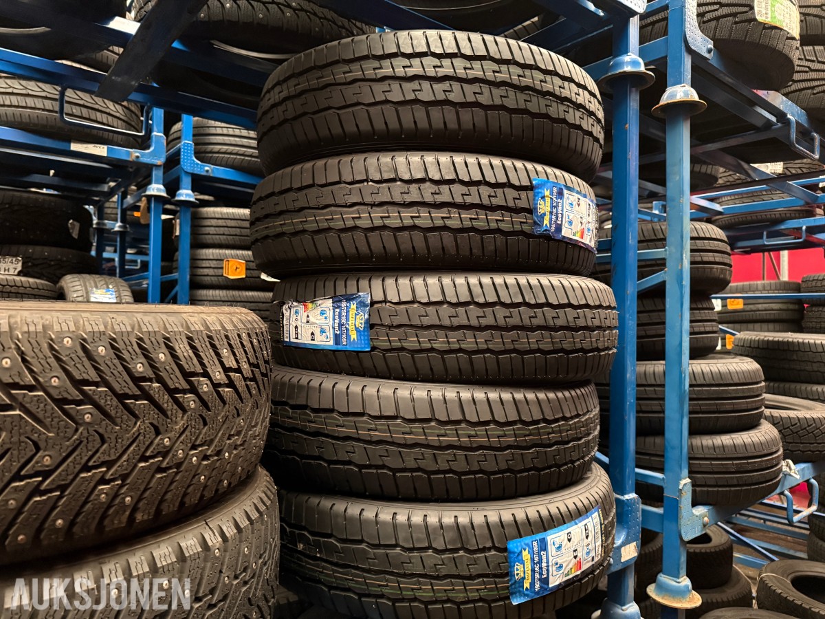 Lager av bildekk – selges samlet