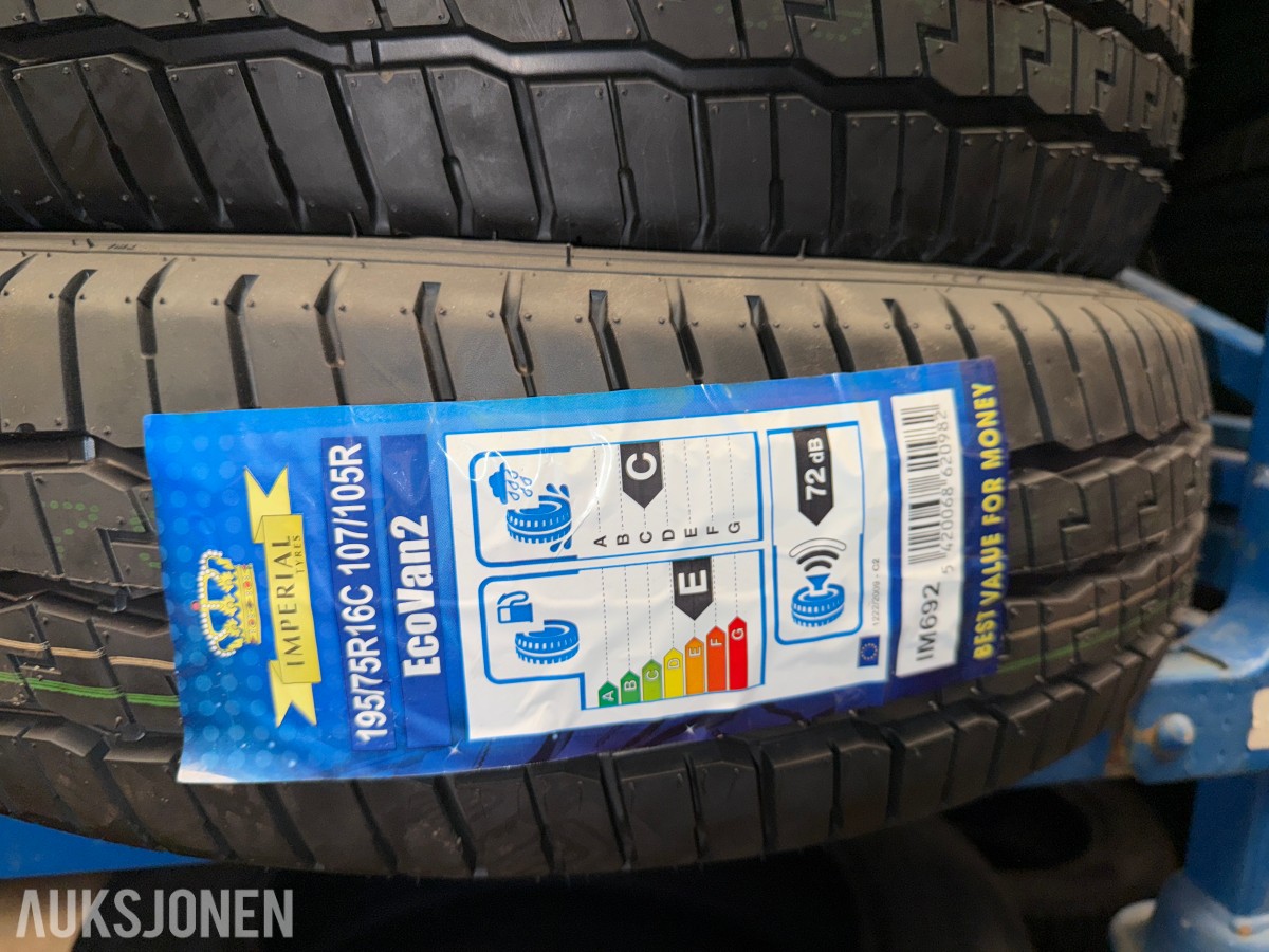Lager av bildekk – selges samlet