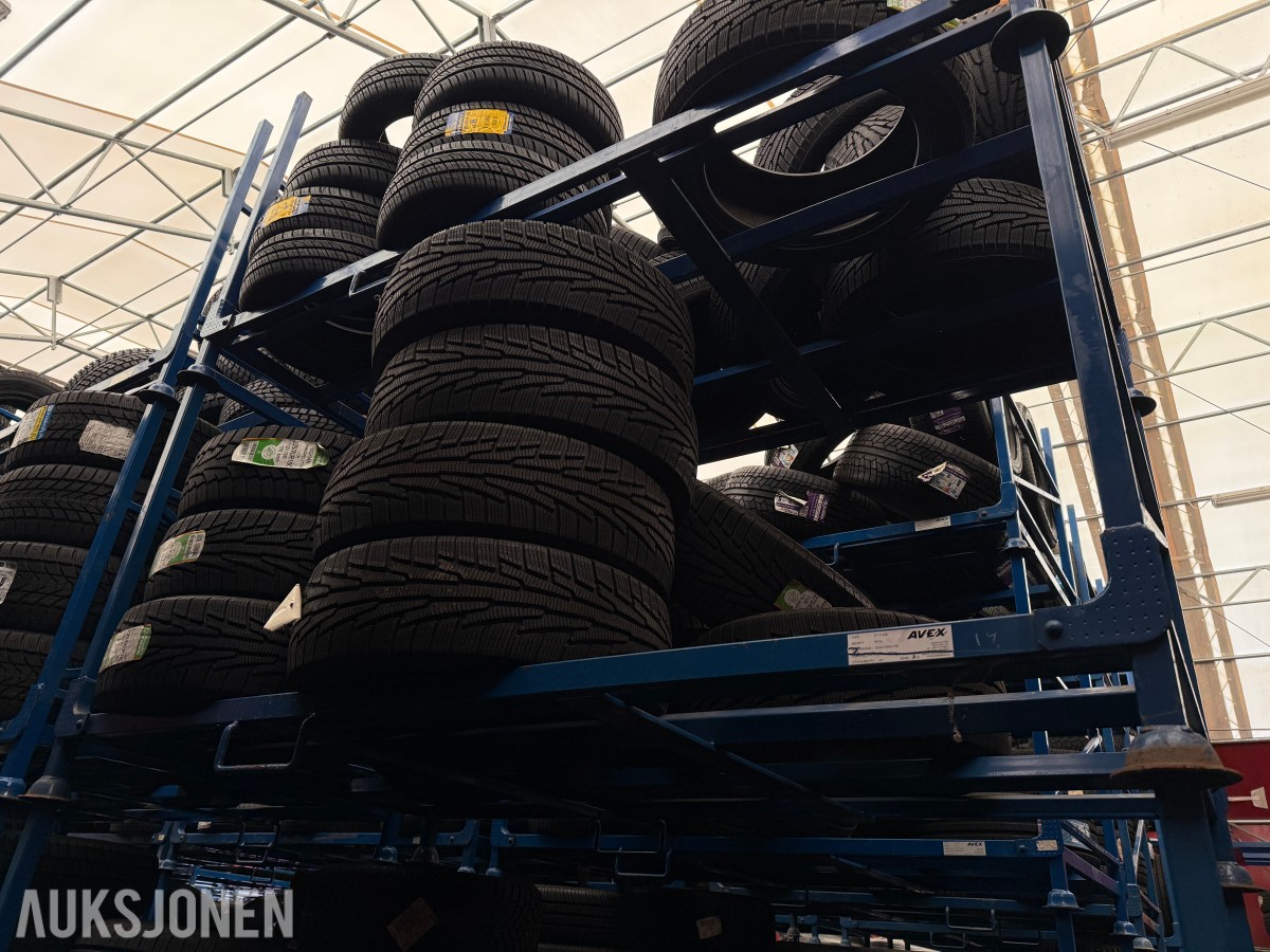 Lager av bildekk – selges samlet