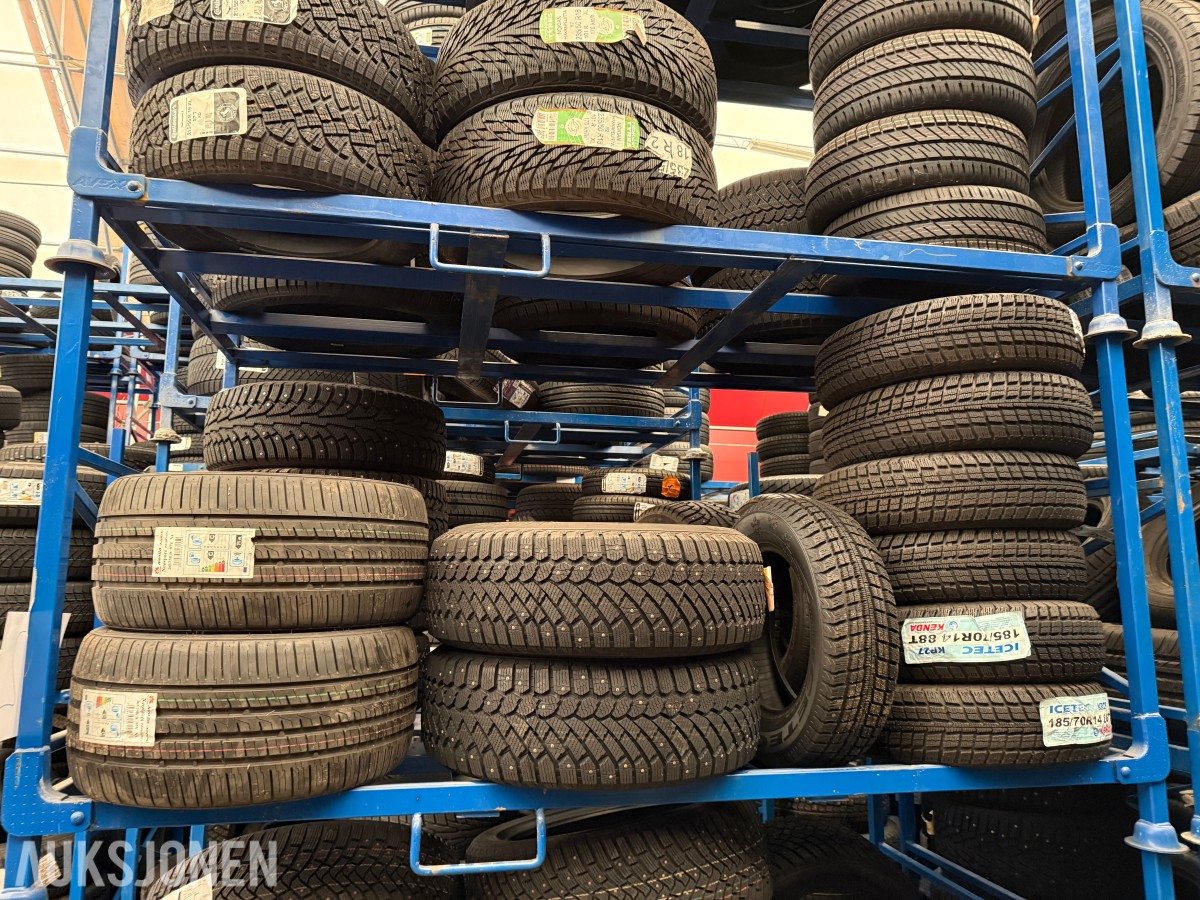Lager av bildekk – selges samlet