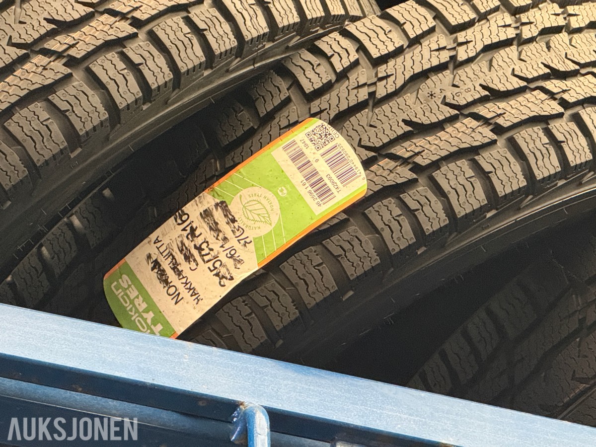 Lager av bildekk – selges samlet