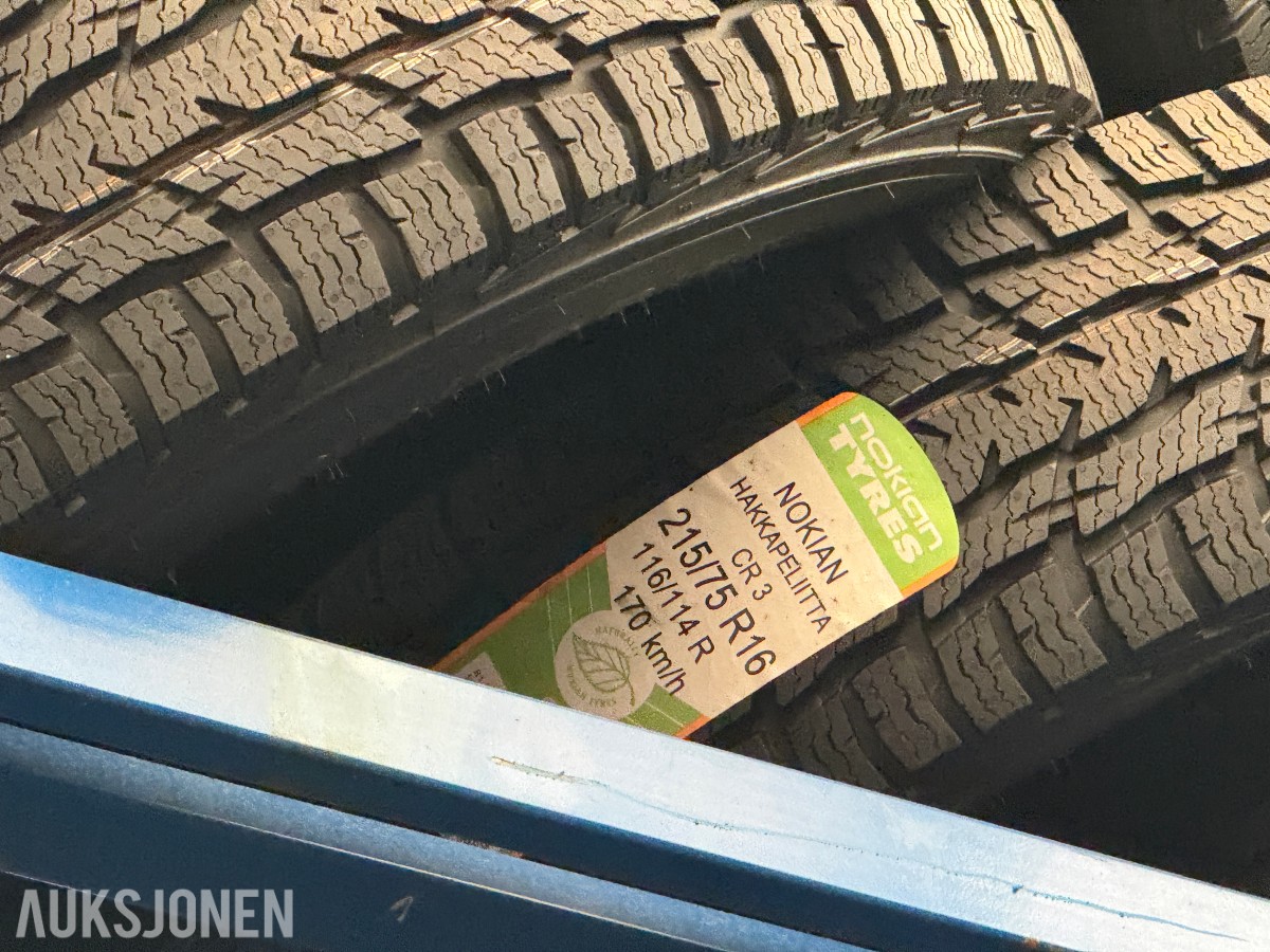 Lager av bildekk – selges samlet