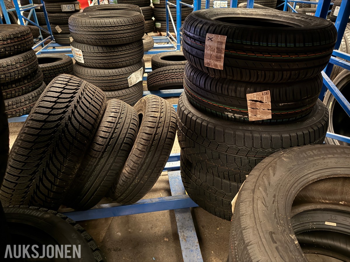 Lager av bildekk – selges samlet