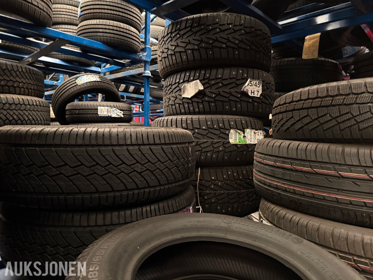 Lager av bildekk – selges samlet
