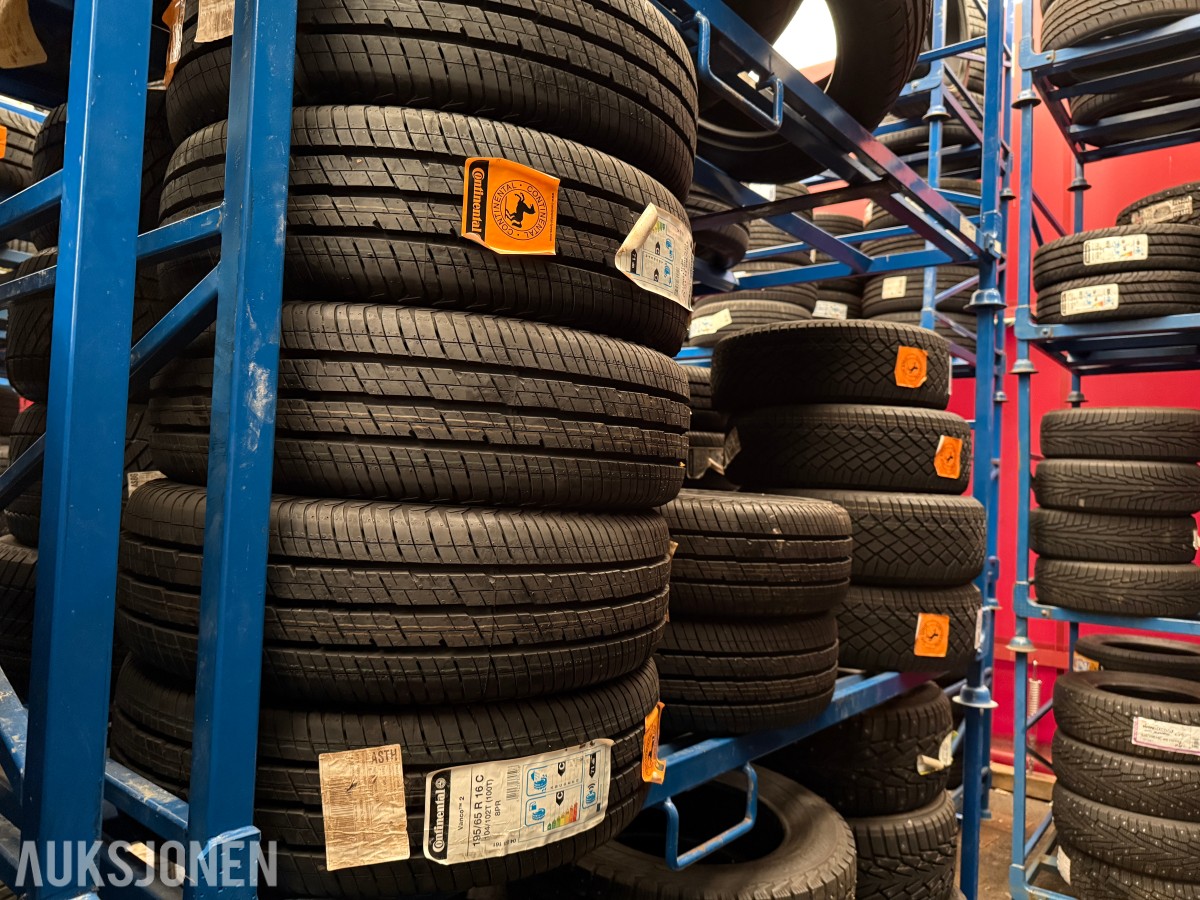 Lager av bildekk – selges samlet