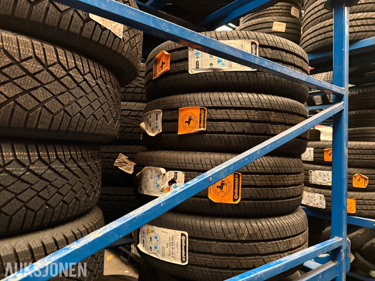 Lager av bildekk – selges samlet