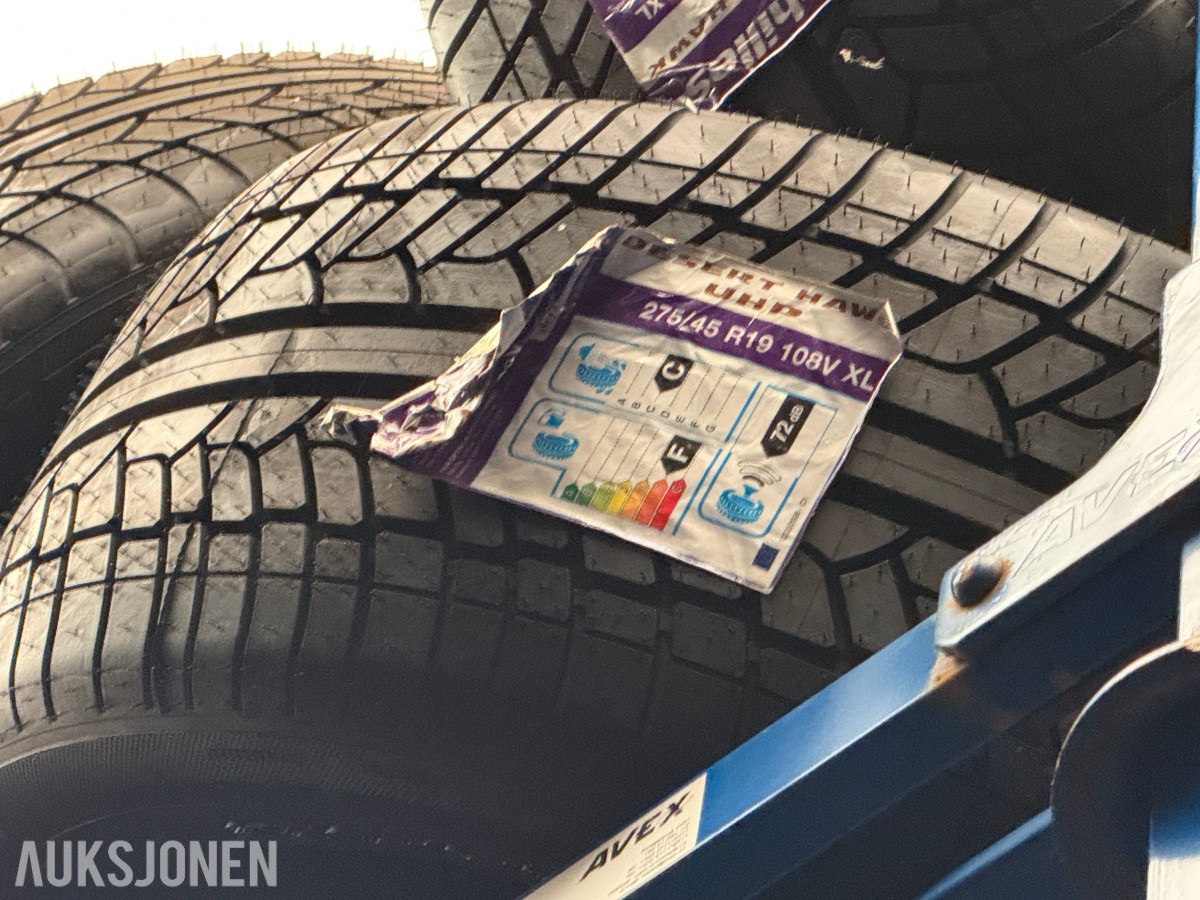 Lager av bildekk – selges samlet