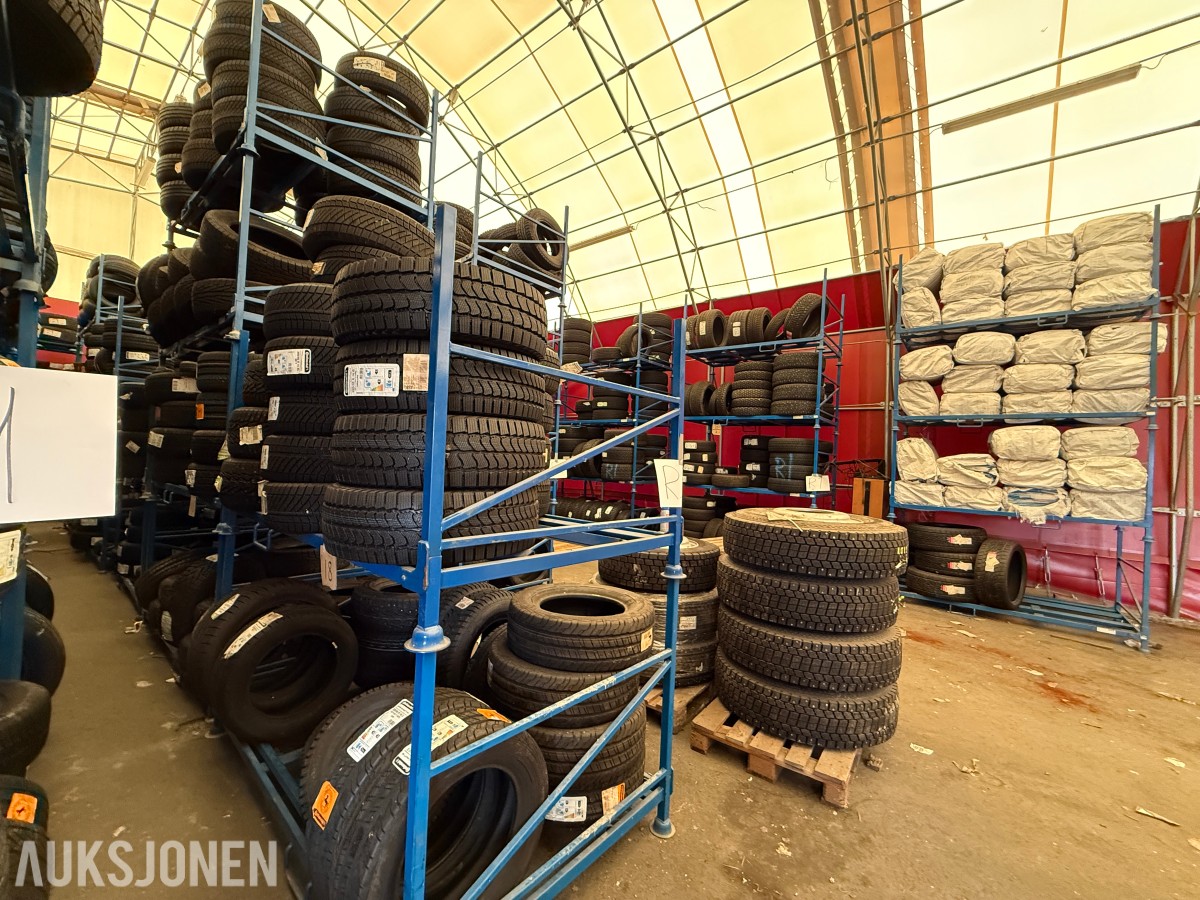 Lager av bildekk – selges samlet