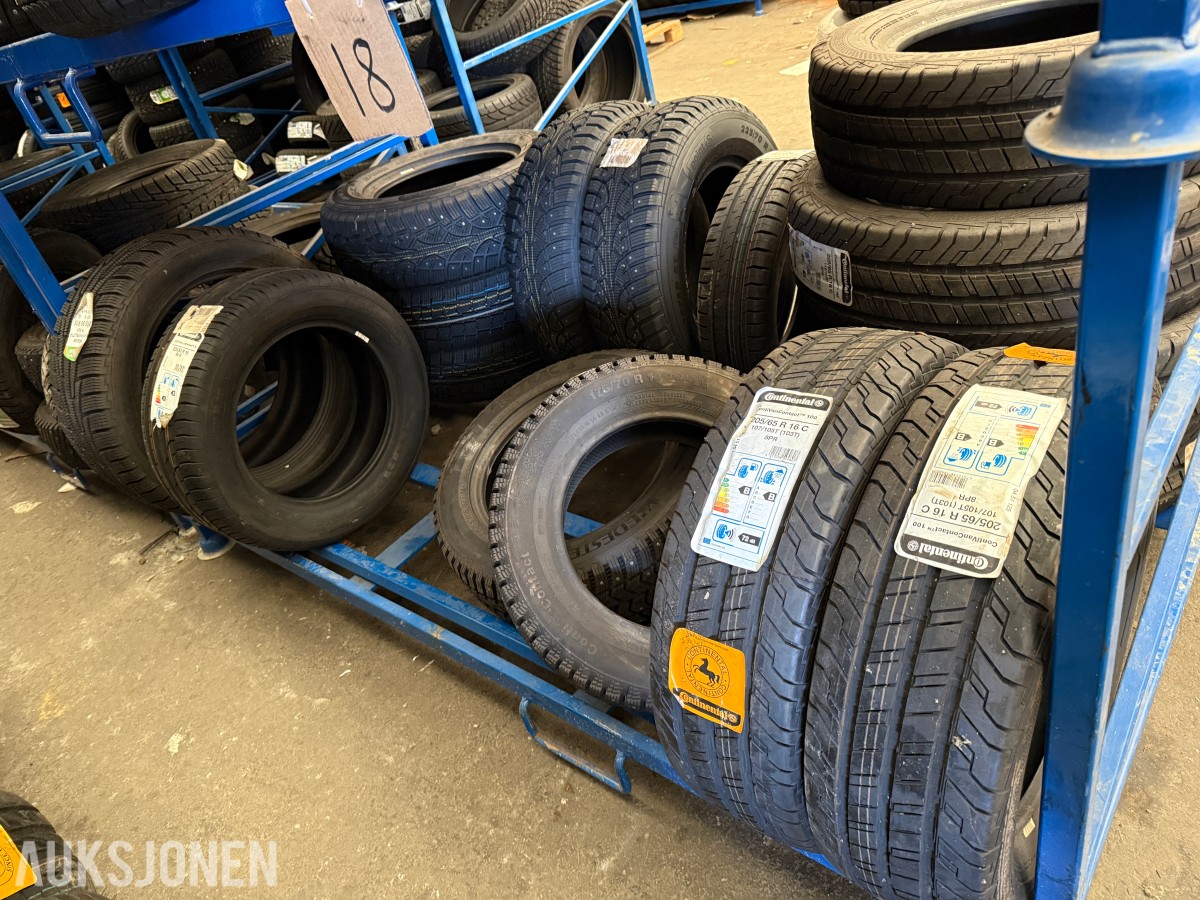 Lager av bildekk – selges samlet