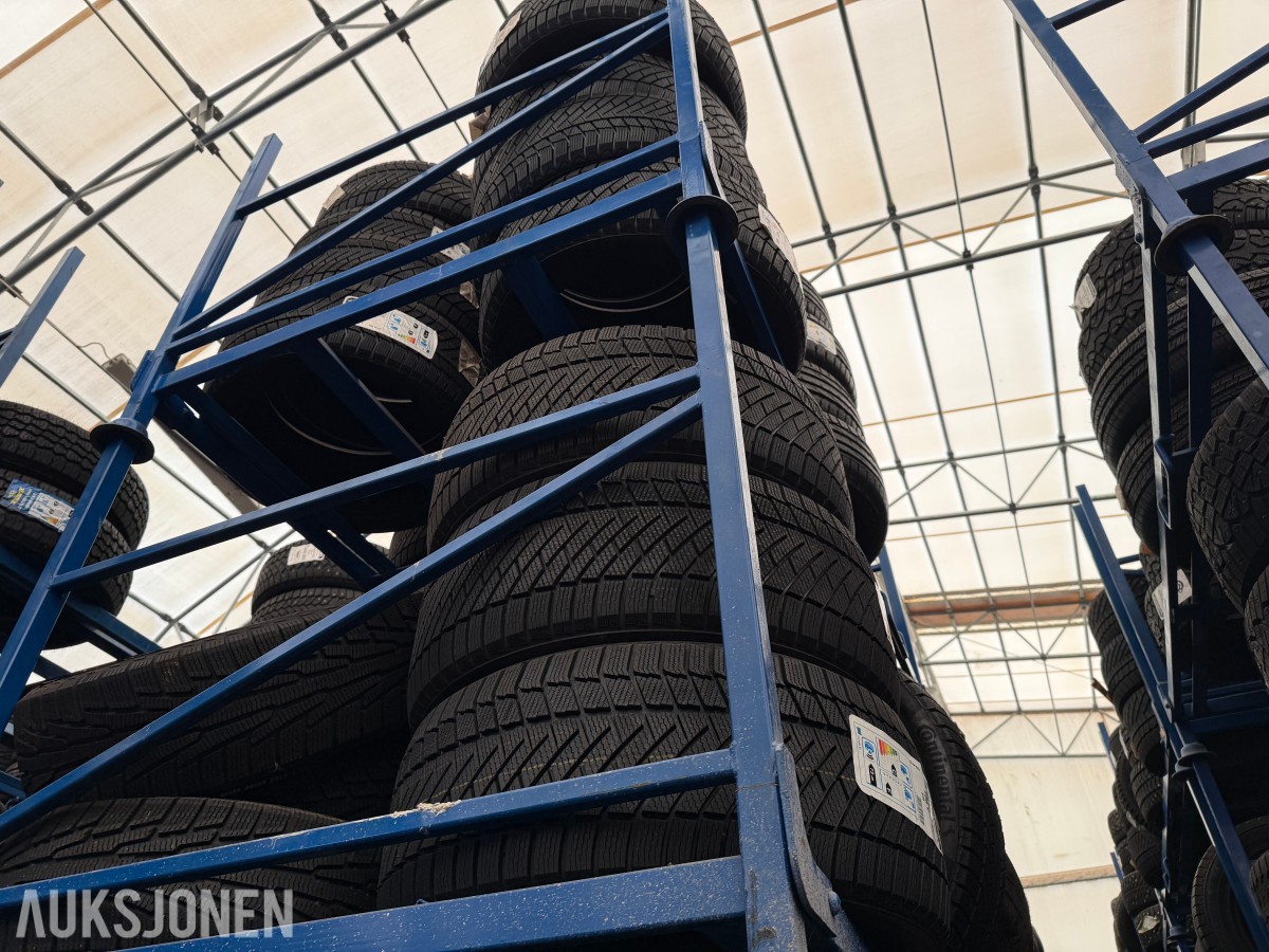Lager av bildekk – selges samlet